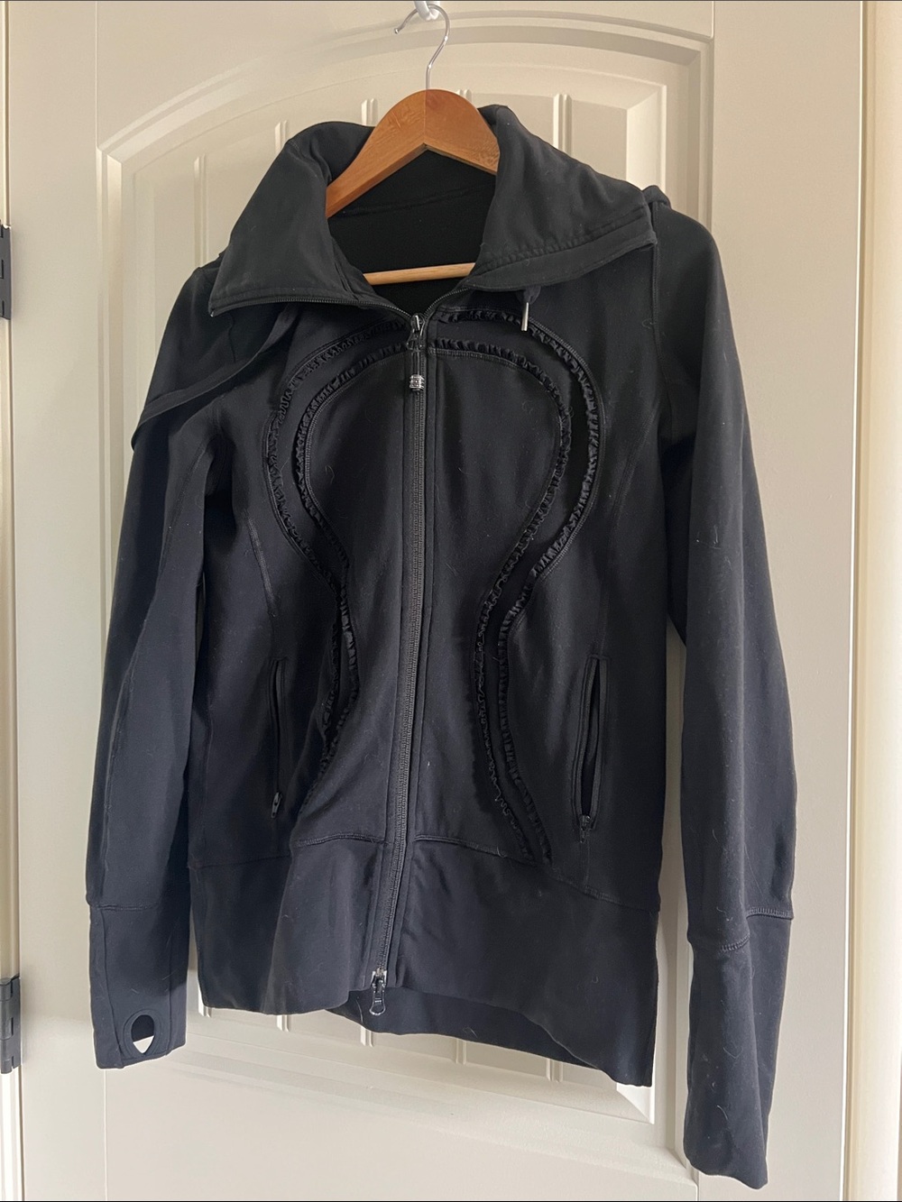 040 $20 Lululemon black jacket with hood
